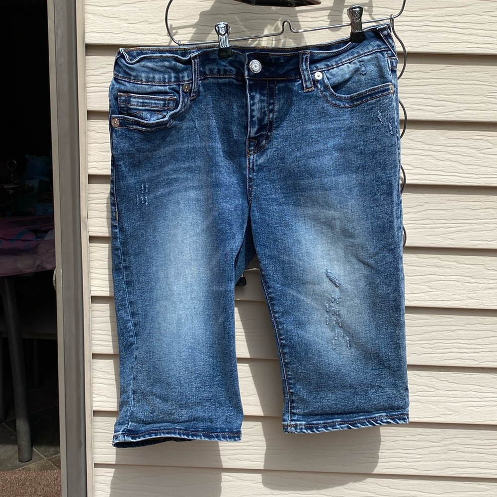 True Religion denim knee length shorts. Size 32. Gently worn. Distressed.